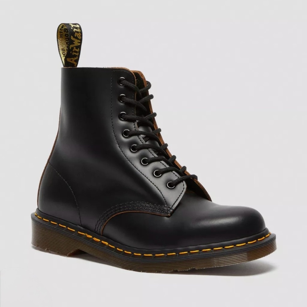 Dr. Martens 1460 VINTAGE MADE IN ENGLAND LACE UP BOOTS IN BLACK
